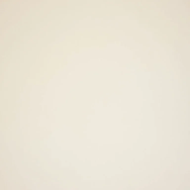 Espaçamento uniforme entre quadros para harmonia visual na gallery wall.