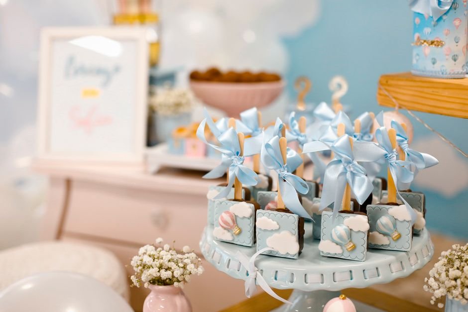 3. Organize a decoração por temas simples