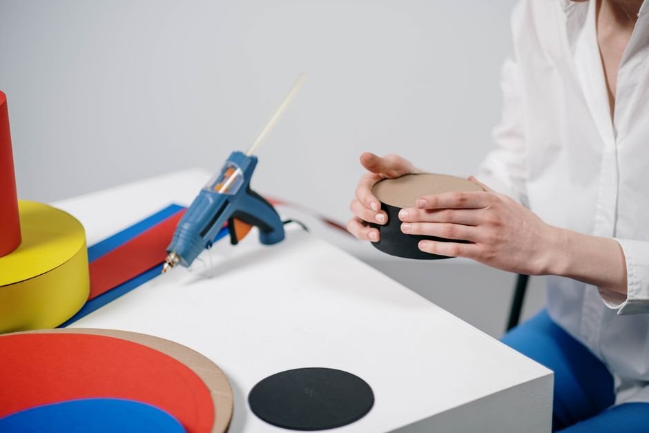 4. Fixe o velcro ou os ímãs