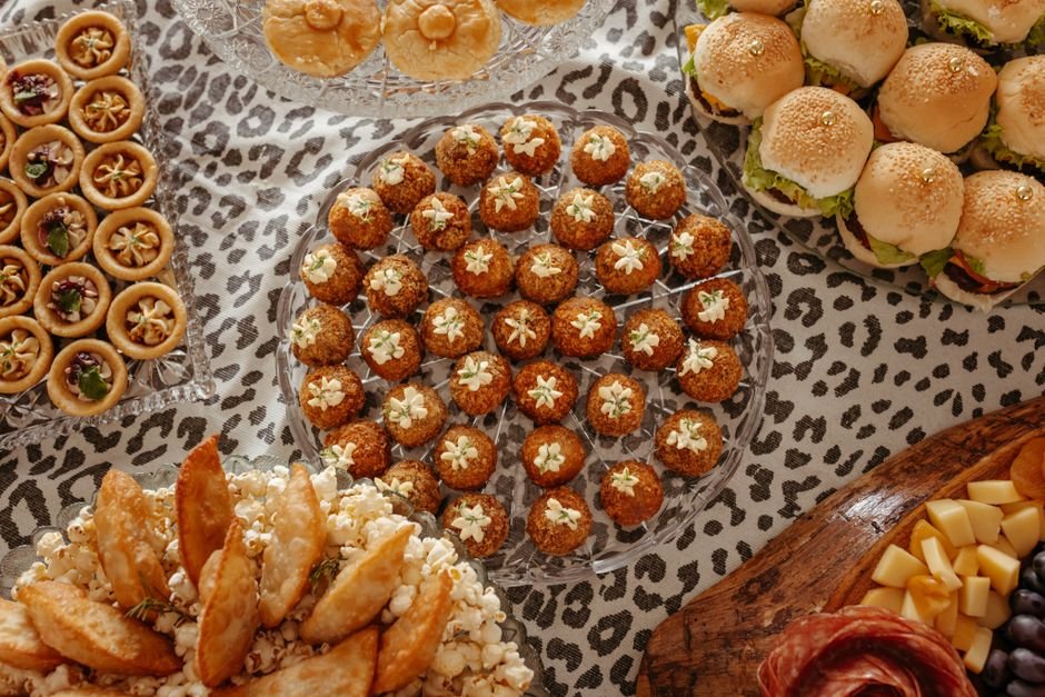 4. Planeje o cardápio de doces e salgados
