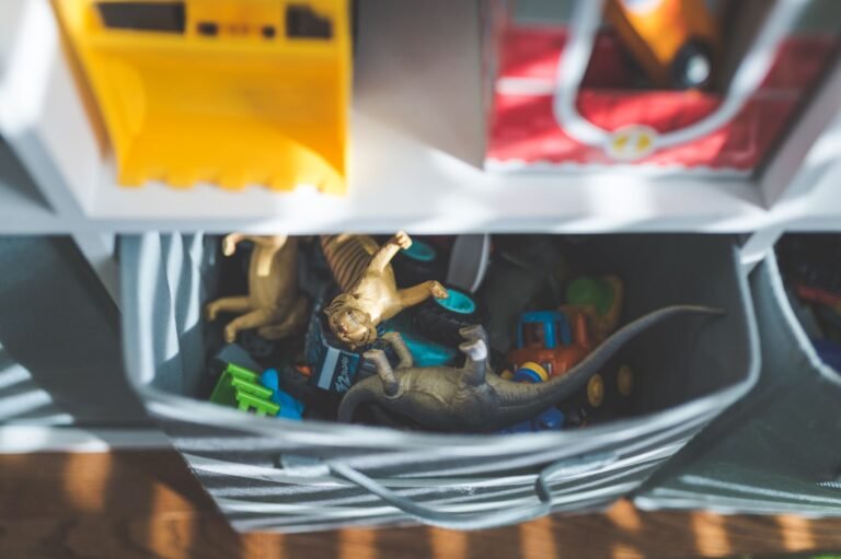Caixa de brinquedos: como organizar o quarto da criança de vez