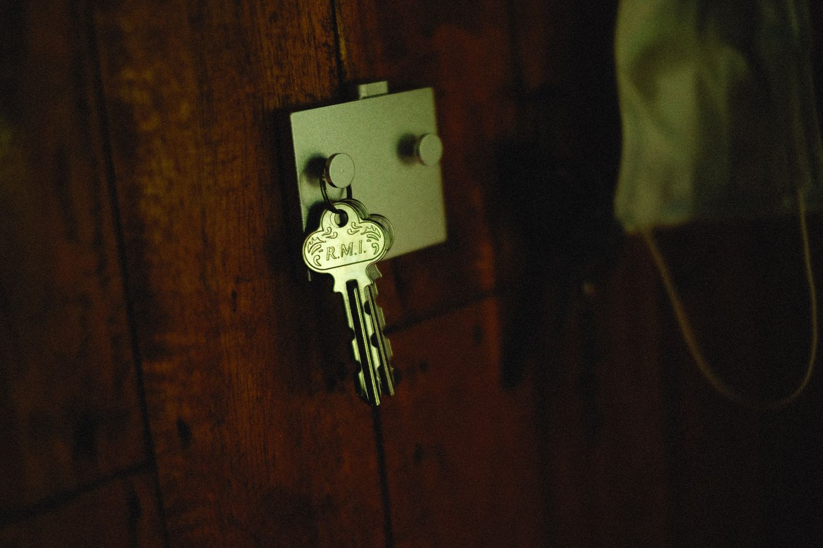 Porta-Chaves de Parede: Como Fazer um em Casa (e Nunca Mais Perder as Chaves)