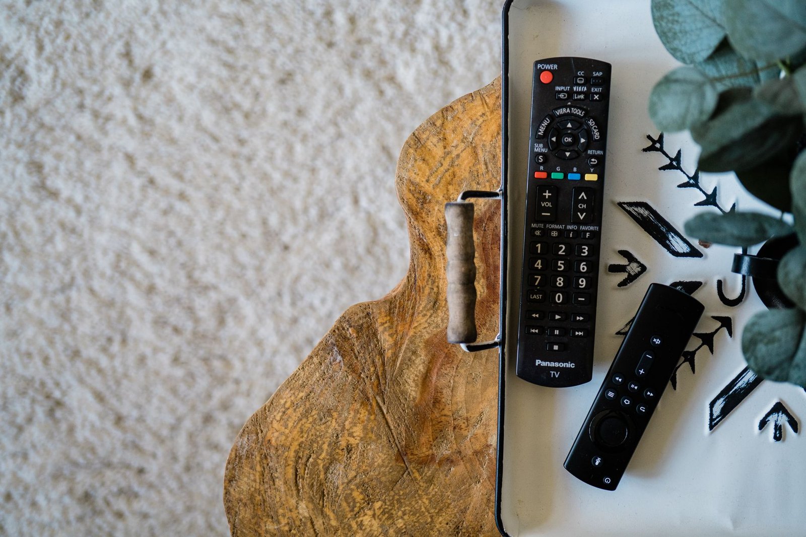 Controle remoto sumido? Como organizar a sala para nunca mais perder