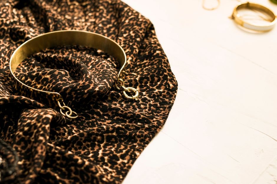 1. Separe pulseiras de corrente das pulseiras rígidas