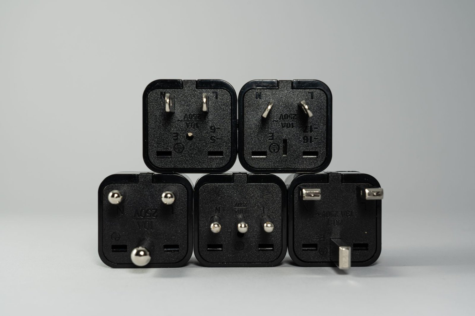 Adaptador de Tomada para Viagem: o Guia para Nunca Ficar Sem Carregar o Celular