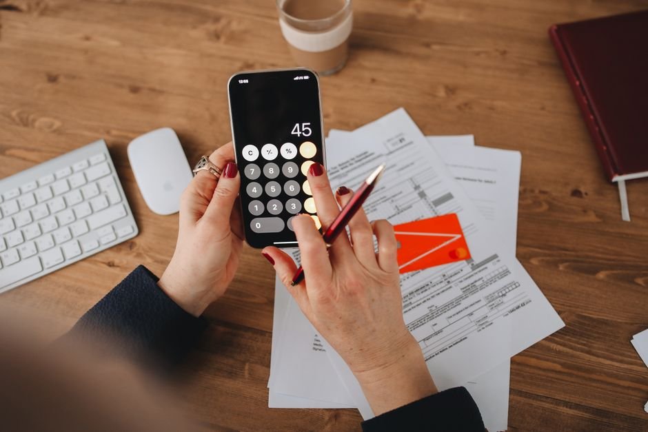 Aplicativo de celular junto com a planilha física