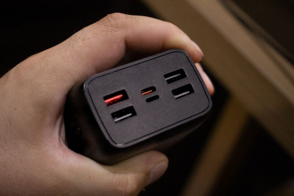 Carregador USB múltiplo direto na caixa