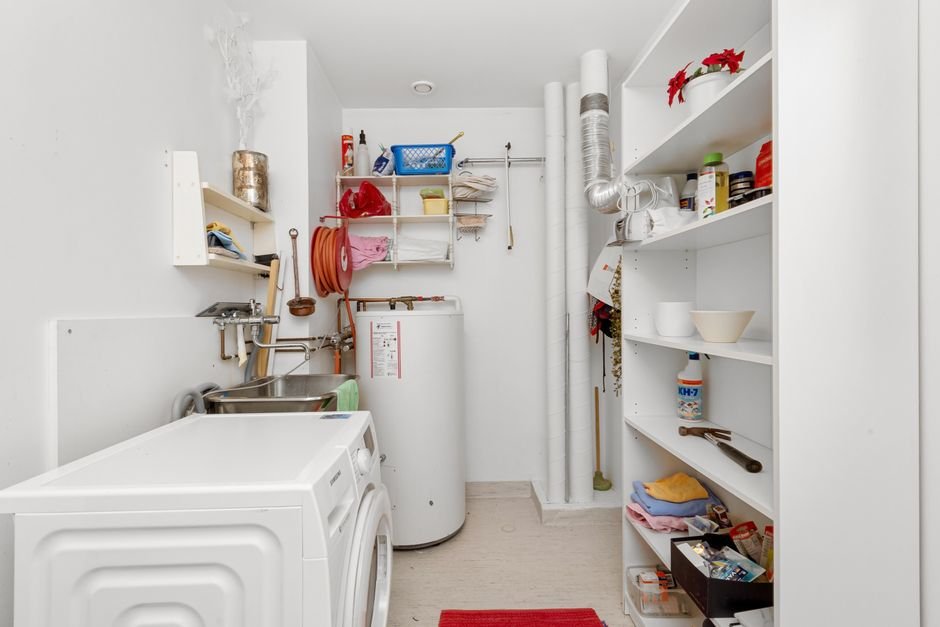 Aproveitando o espaço vertical atrás da porta