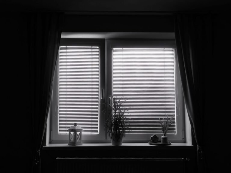 Cortina Blackout: Vale a Pena Para o Quarto?