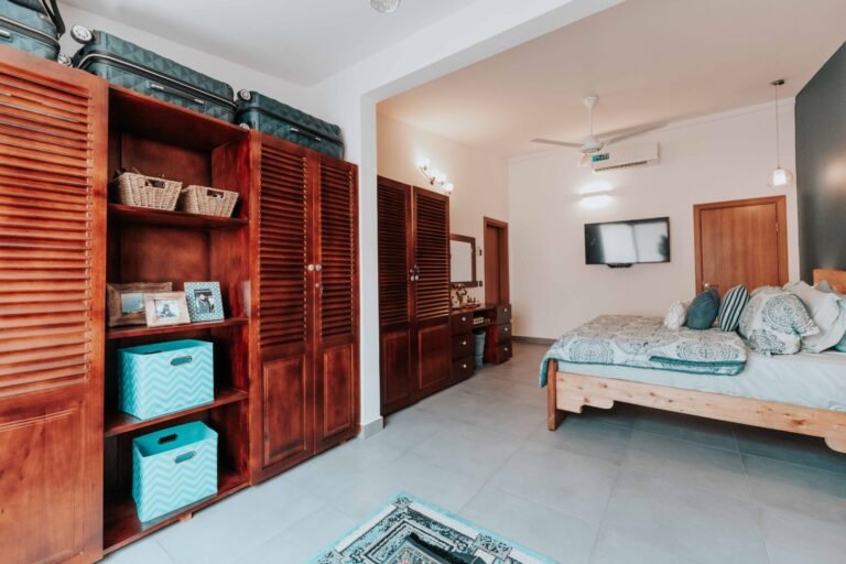 Embaixo da Cama: 6 Truques para Organizar e Ganhar um Closet Extra
