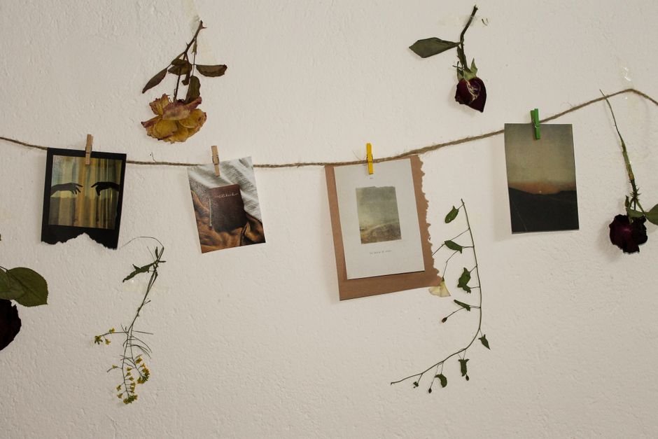 Use papel reaproveitado nas molduras