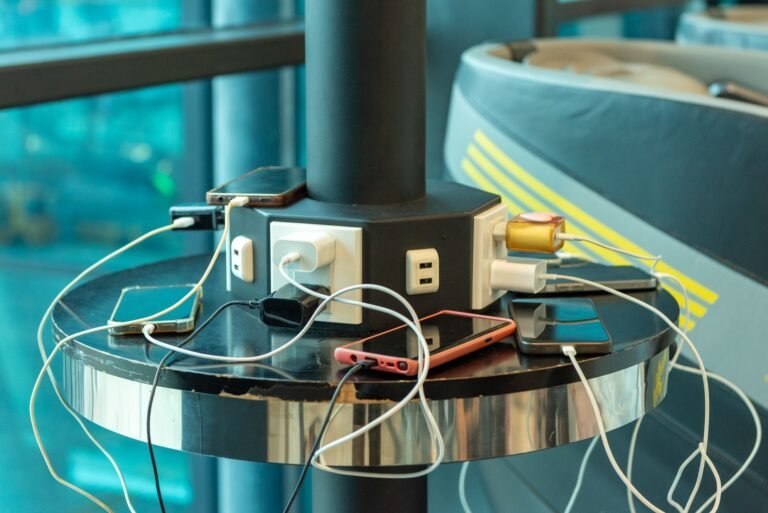 Organizador de Tomadas e Extensões: 5 Truques de DIY para Acabar com os Fios à Mostra