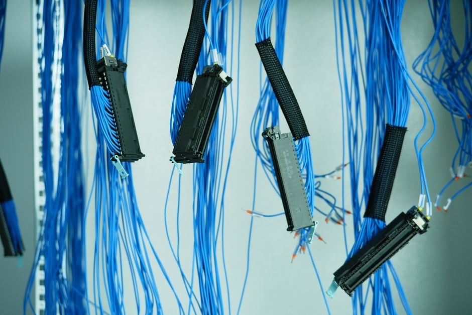 Passo 4: Organize os fios com velcro