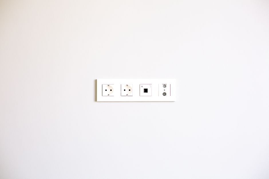 Por que escolher o adaptador certo antes de viajar