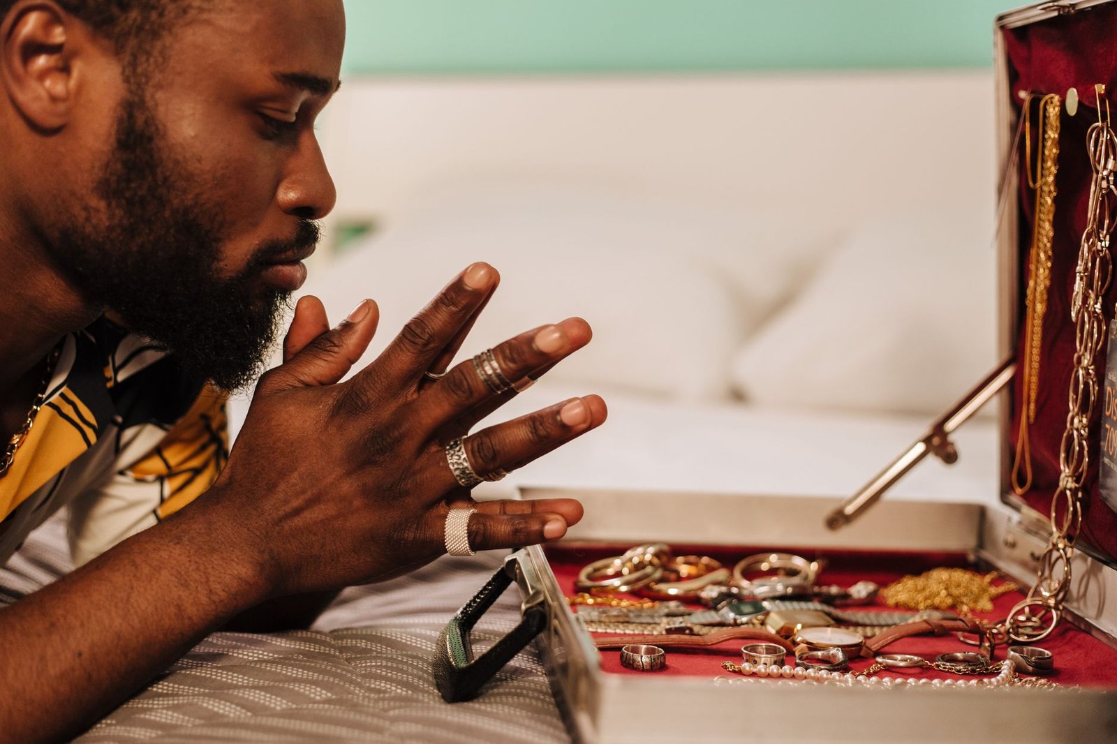 Pulseiras e Relógios: 6 Truques para organizar sem embolar (e nunca mais perder)